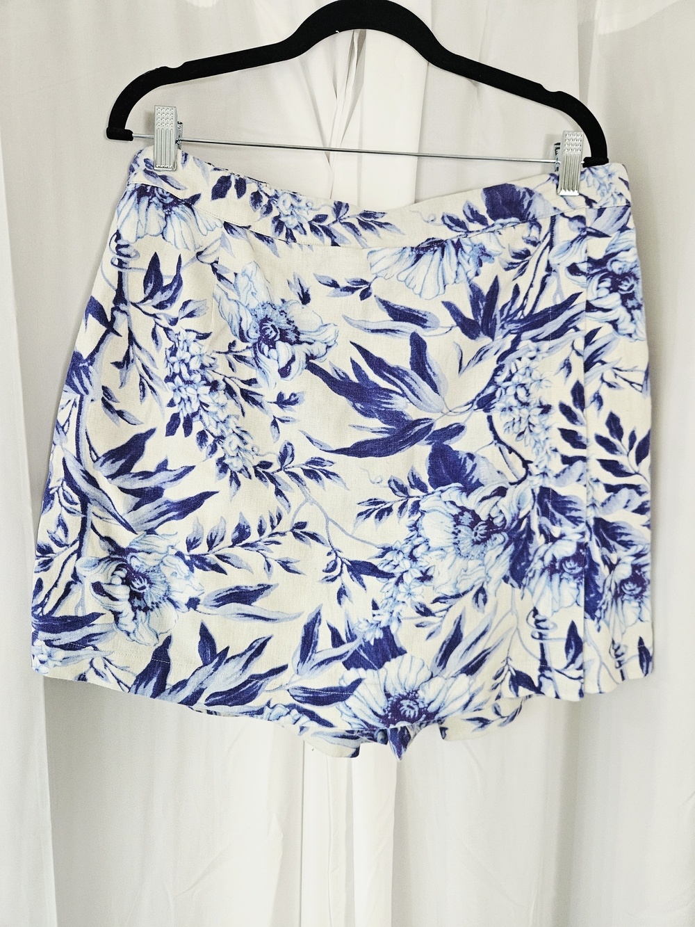 Ellen Tracy Floral Blue and White Women's Skort / Shorts Size XL
